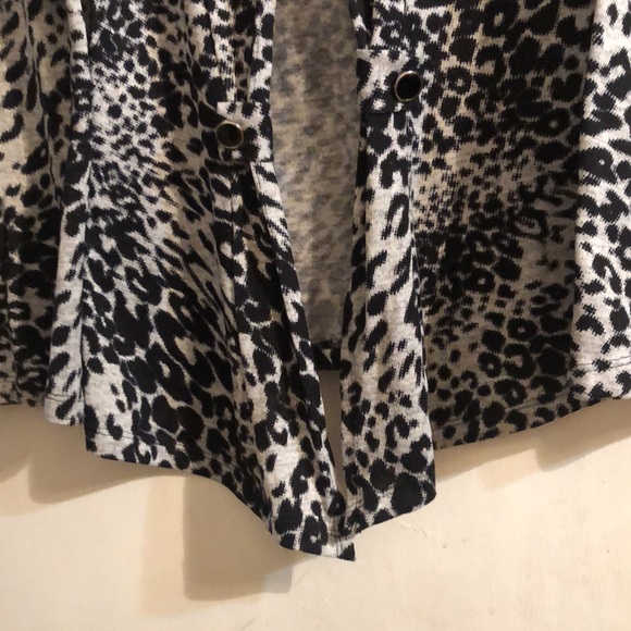 Susan Lawrence black and white sweater cardigan with longer tail in front. LS - Picture 6 of 6